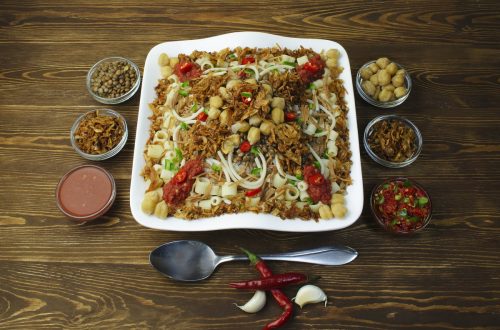 Koshari, a traditional dish made with spagetti, chickpeas, fried onions and more