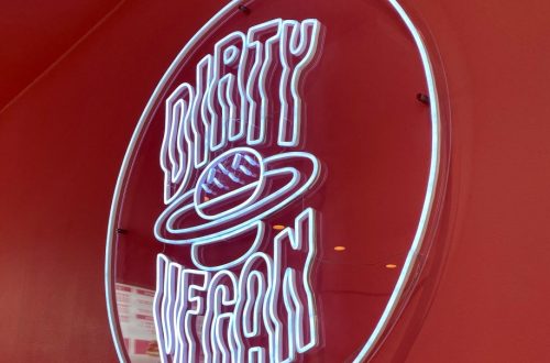 The logo of Dirty vegan in Bergen, in a neon sign that is located inside