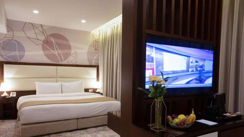 Seas Hotel offers a straightforward boutique experience with modern rooms. 