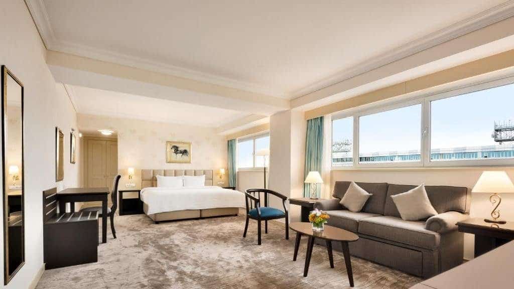 Wyndham Tashkent strikes a nice balance between comfort and cost among hotels in Tahkent. 