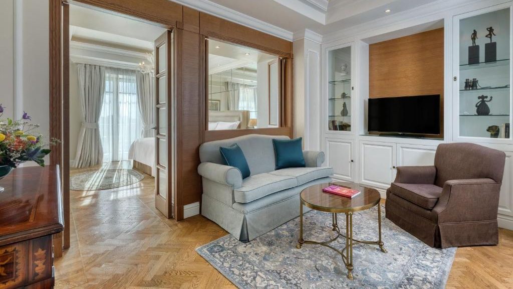 A suite at King George